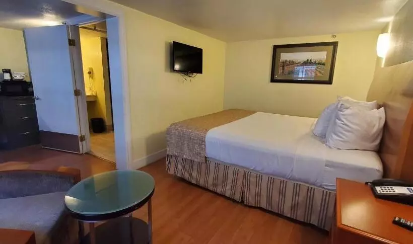 身障者適用キングサイズベッドルーム, Travelodge By Wyndham Fairfield/napa Valley