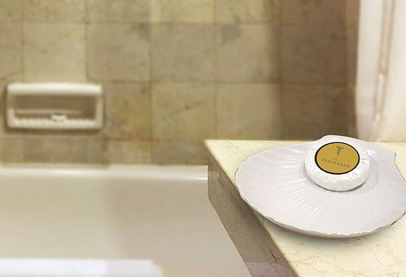 סוויטת ג'וניור, Tunjungan