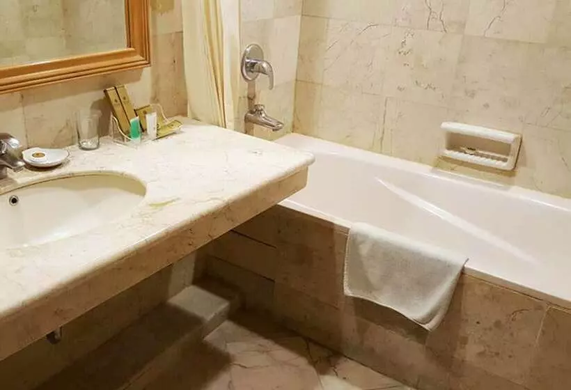 Cameră Deluxe, Tunjungan
