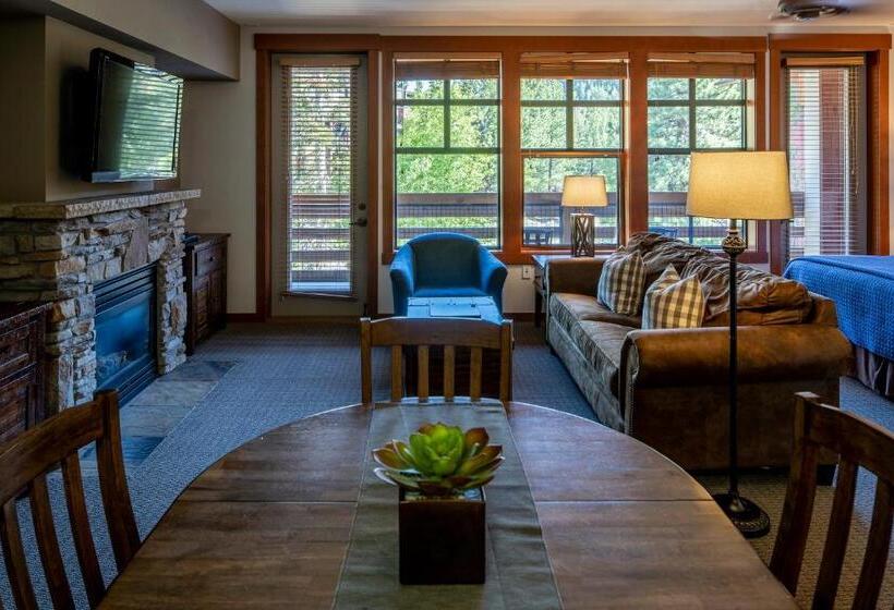 إستوديو قياسى, The Village Lodge