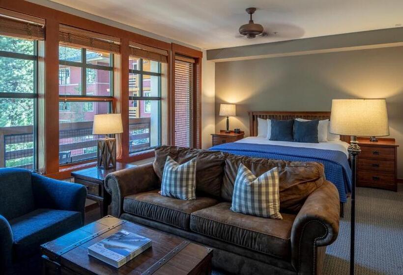 إستوديو قياسى, The Village Lodge