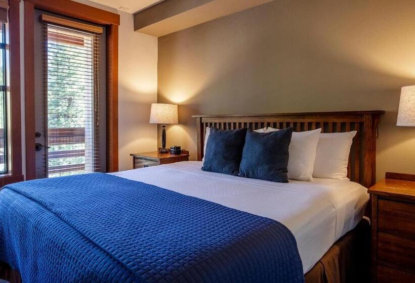 إستوديو قياسى, The Village Lodge