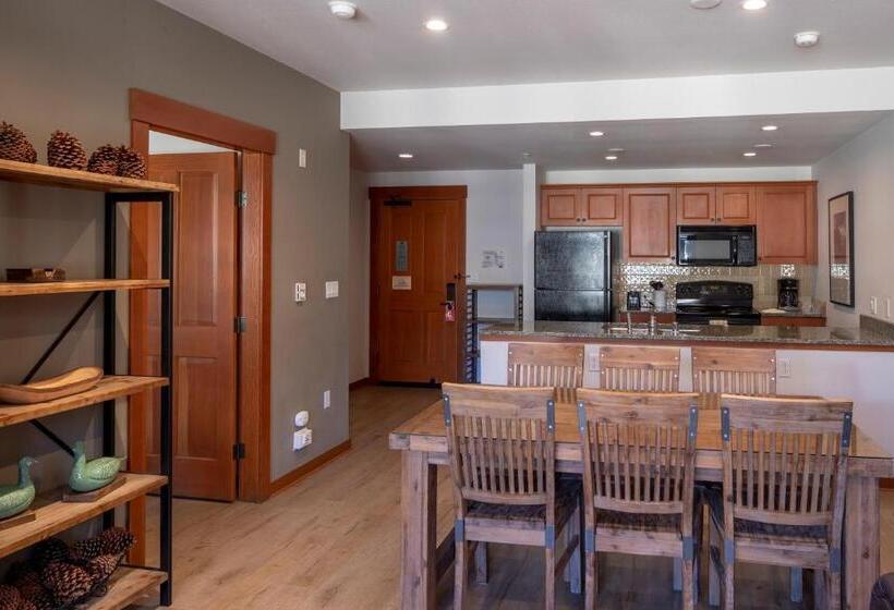 شقة غرفتين, The Village Lodge