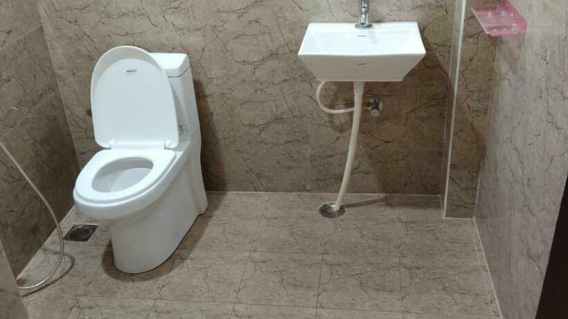 חדר משפחתי, Giri Nandhana Residency