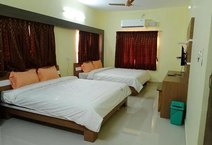 ファミリールーム, Giri Nandhana Residency
