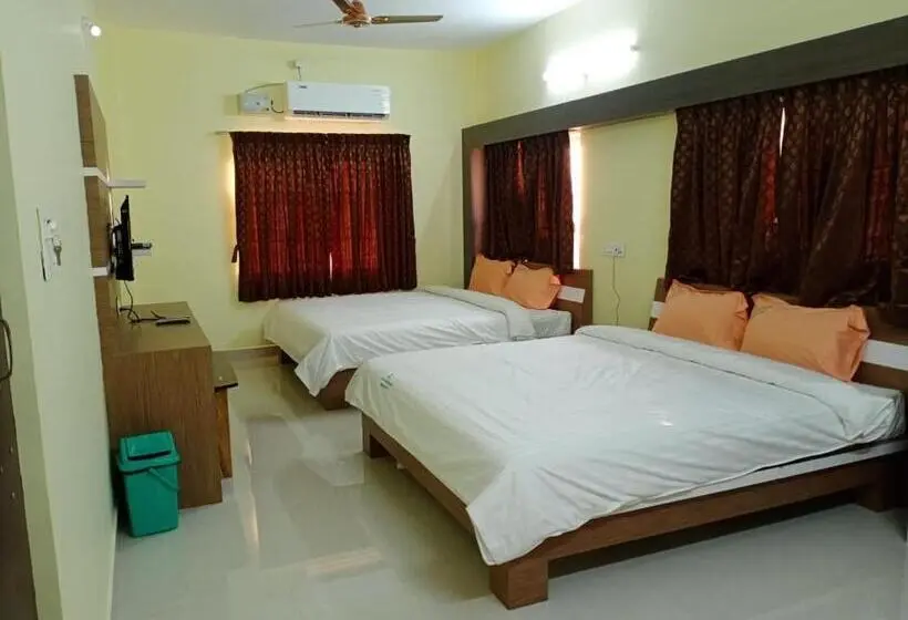 ファミリールーム, Giri Nandhana Residency