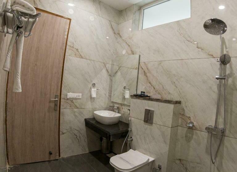 수피리어 룸, Vishal Imperial