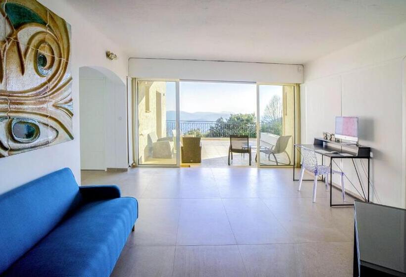 デラックスの4人部屋, La Colombière