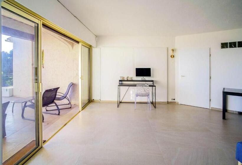 デラックスの4人部屋, La Colombière