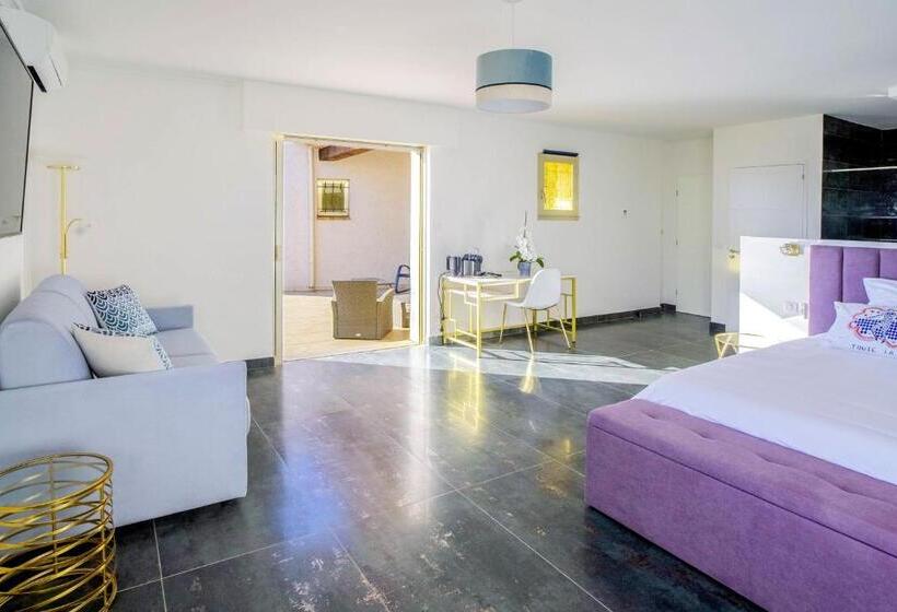 デラックスの4人部屋, La Colombière