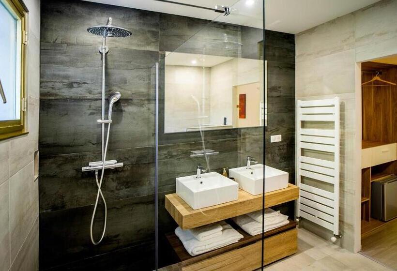 スーペリアトリプルルーム, La Colombière