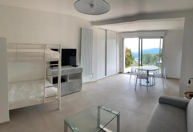 ファミリーステューディオ, La Colombière