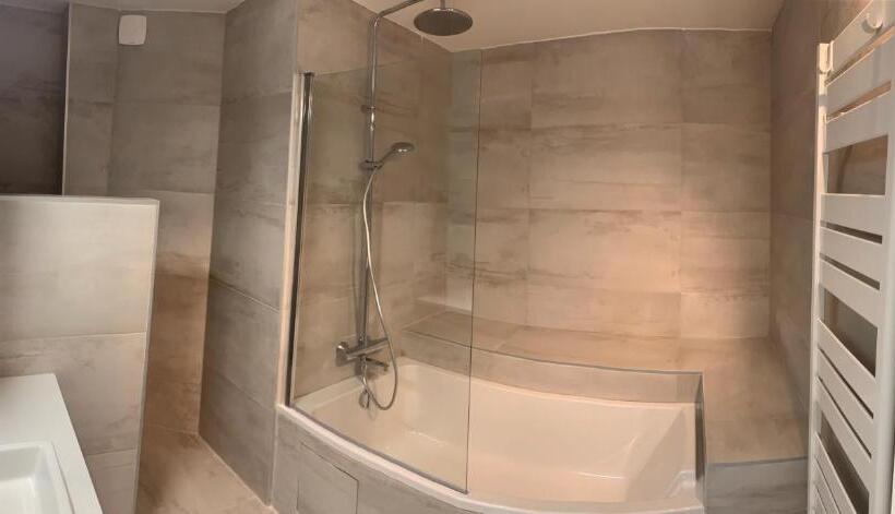 ファミリーステューディオ, La Colombière