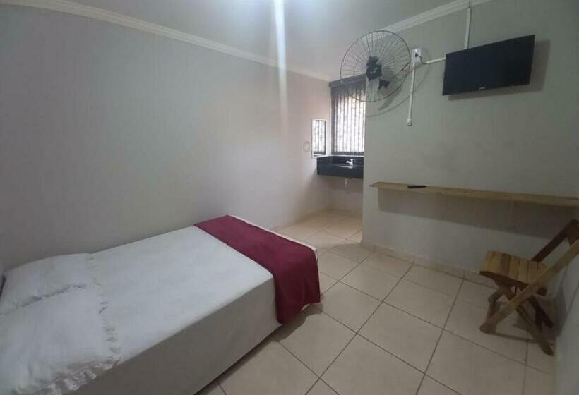 Deluxe Zimmer, Assis