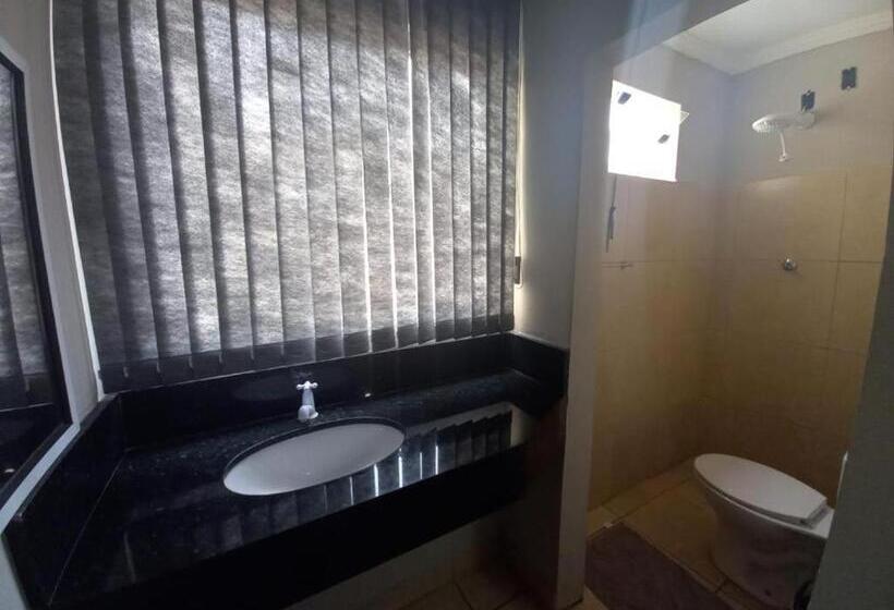 Deluxe Zimmer, Assis