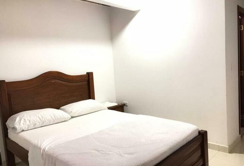 标准间, La Rosa Náutica Club