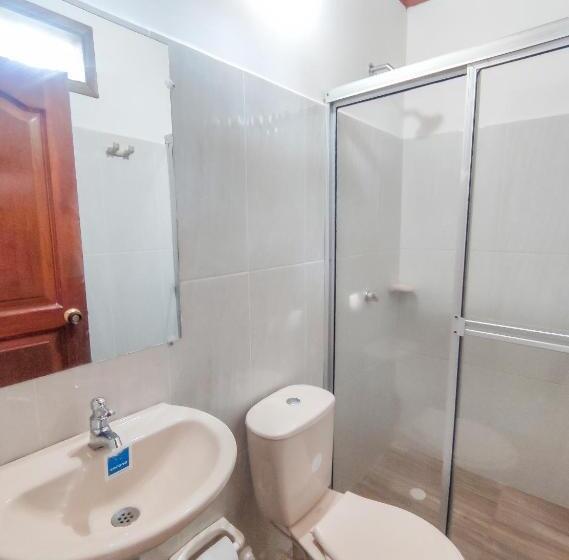 标准间, La Rosa Náutica Club