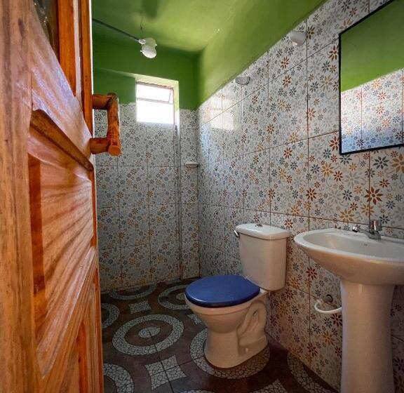 اتاق استاندارد سه نفره, Hostal Sol Y Lago