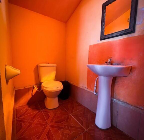 بانگلوی استاندارد, Hostal Sol Y Lago