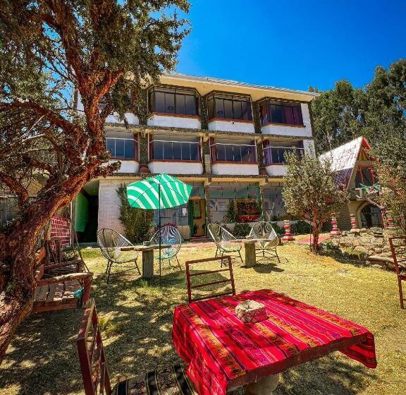 بانگلوی استاندارد, Hostal Sol Y Lago