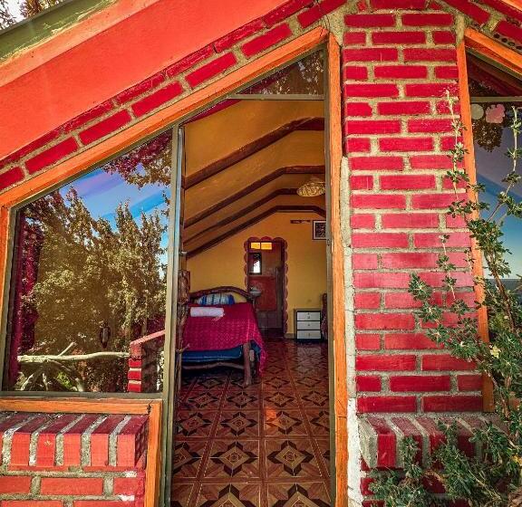 بانگلوی استاندارد, Hostal Sol Y Lago