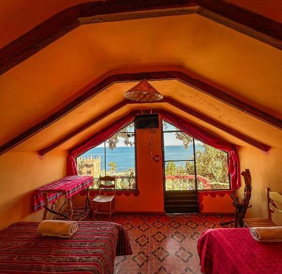 بانگلوی استاندارد, Hostal Sol Y Lago