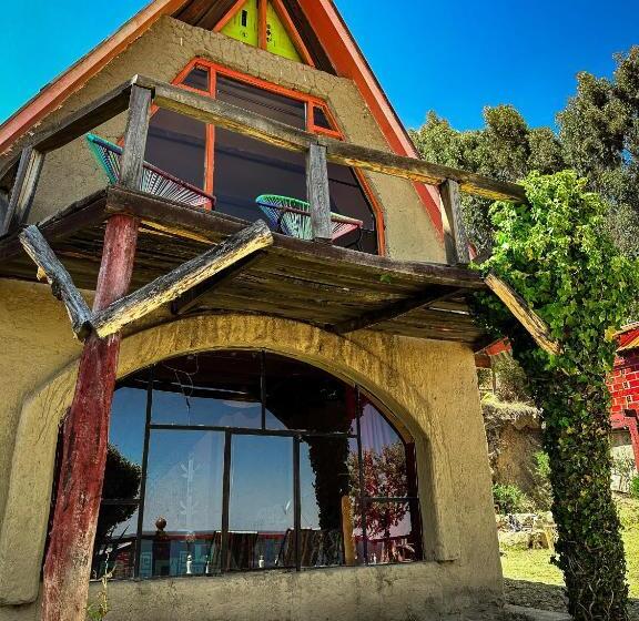 Family bungalow with lake view, Hostal Sol Y Lago