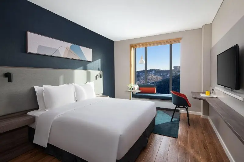 キングサイズベッドのスタンダードルーム, Holiday Inn Express Chengde Park View, An Ihg