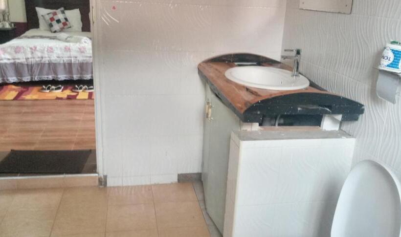 استودیوی استاندارد, The Crown Place