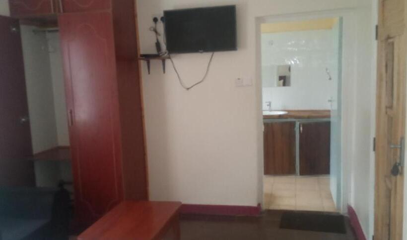 اتاق سوپریور, The Crown Place