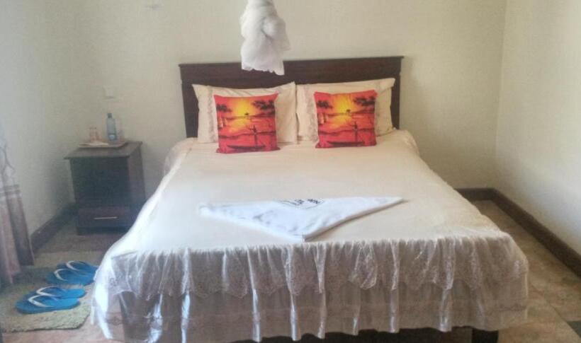 اتاق سوپریور, The Crown Place