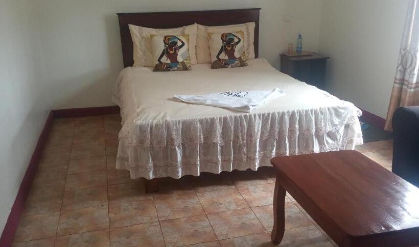 اتاق سوپریور, The Crown Place