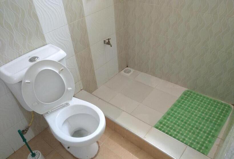 اتاق سوپریور, The Crown Place