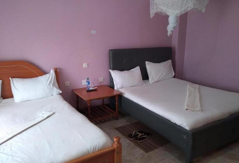 اتاق خانوادگی, The Crown Place