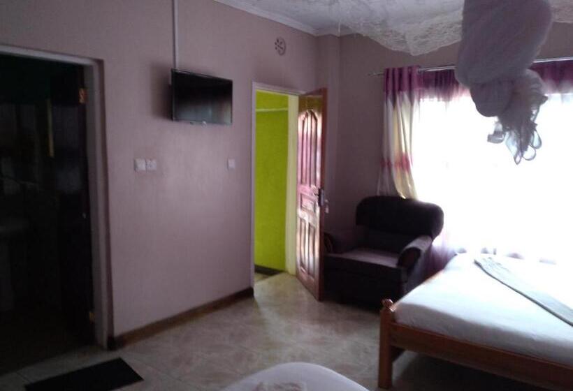 اتاق خانوادگی, The Crown Place