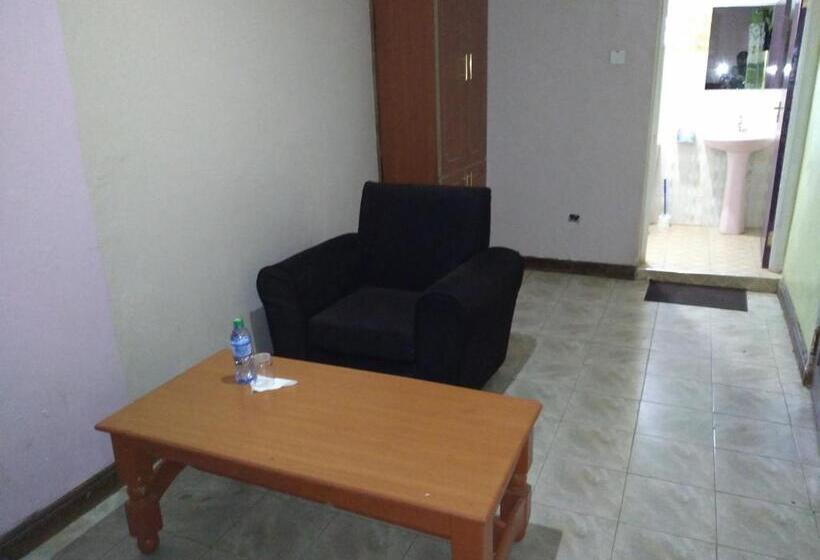 اتاق سوپریور, The Crown Place