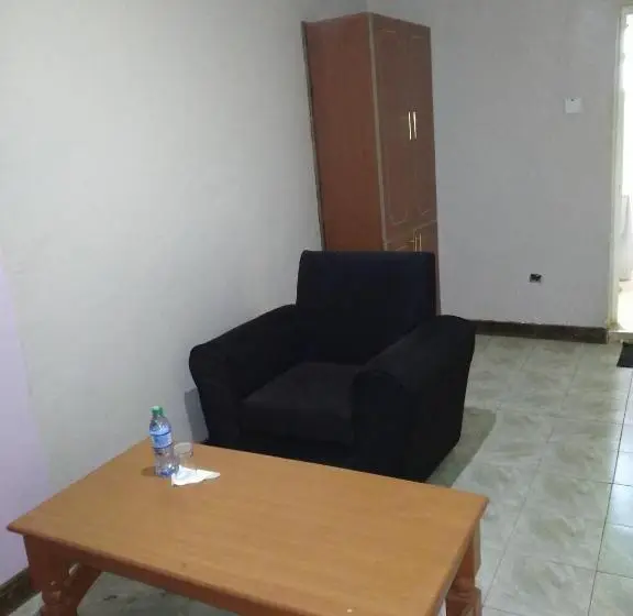 اتاق سوپریور, The Crown Place