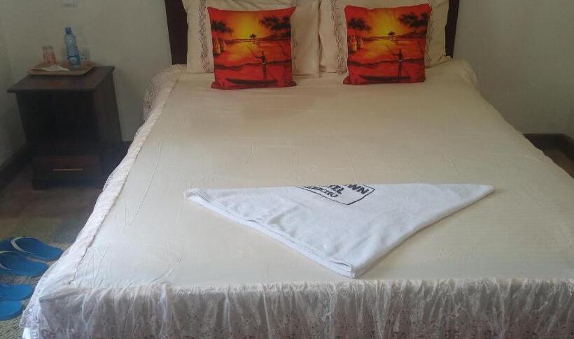 اتاق سوپریور, The Crown Place