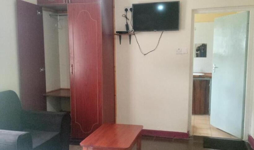 اتاق سوپریور, The Crown Place