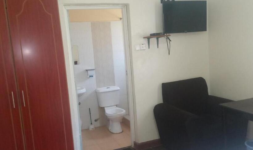 اتاق سوپریور, The Crown Place