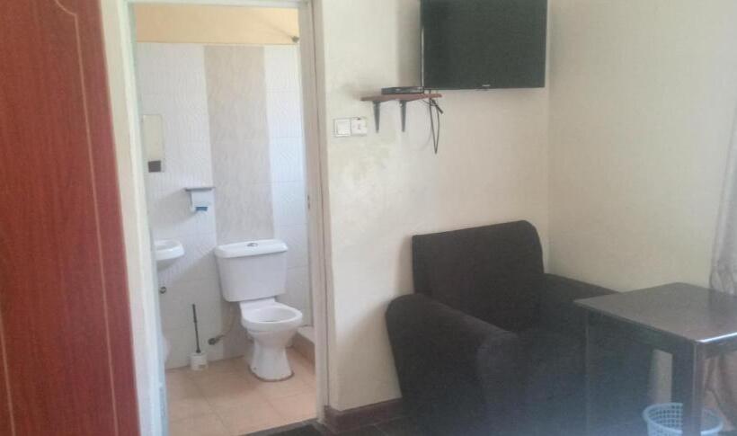 اتاق سوپریور, The Crown Place