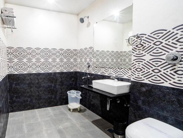 חדר דלוקס, Trimurti