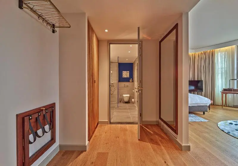 سوئیت با تخت بزرگ, Voco The Hague, An Ihg