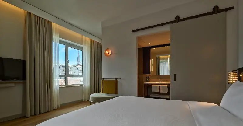 سوئیت با تخت بزرگ, Voco The Hague, An Ihg