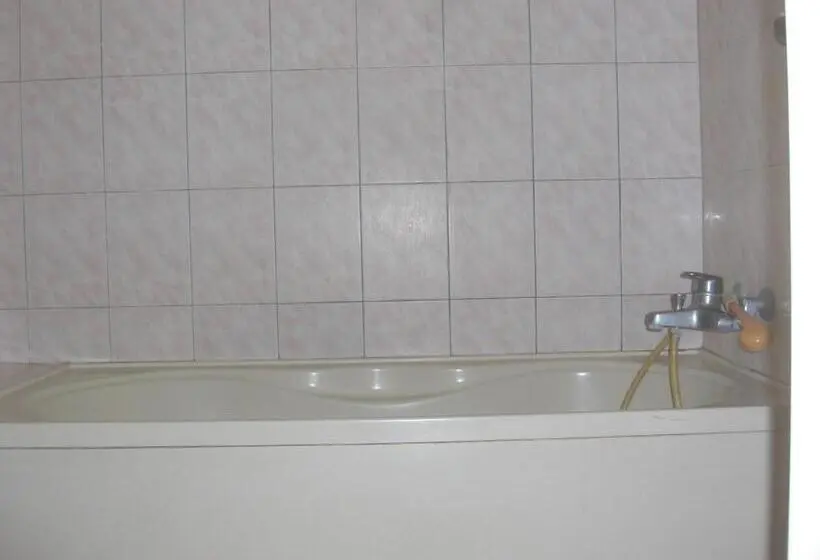 اتاق استاندارد, Uni