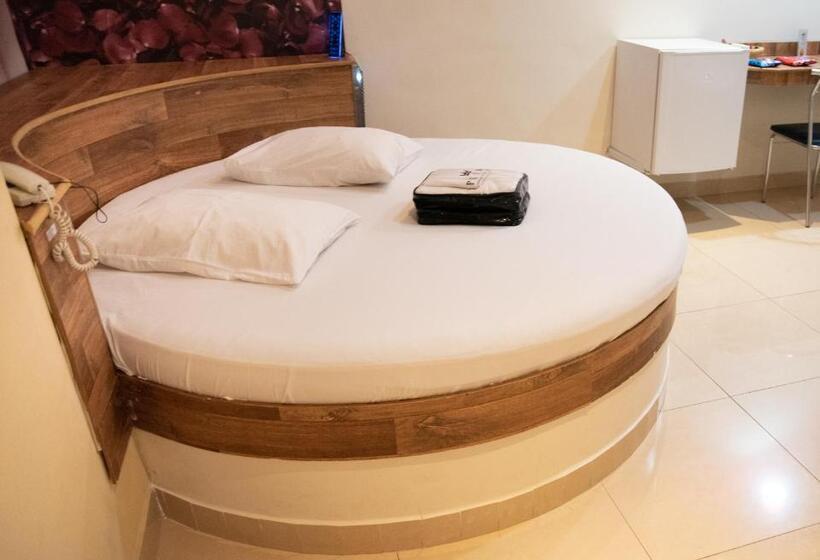 标准间带漩涡浴缸, Prime Motel Campinas