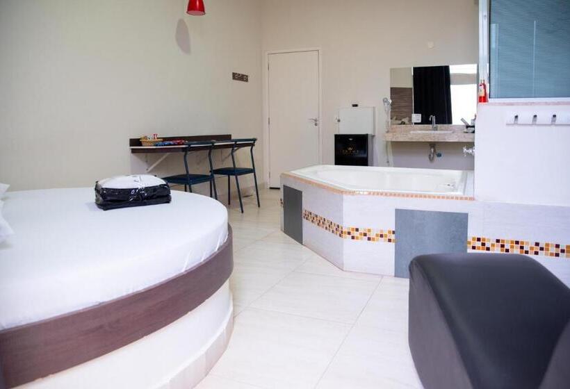 标准间带漩涡浴缸, Prime Motel Campinas