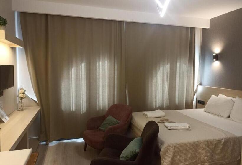 اتاق سوپریور با چشم‌انداز استخر, Doğan Palace