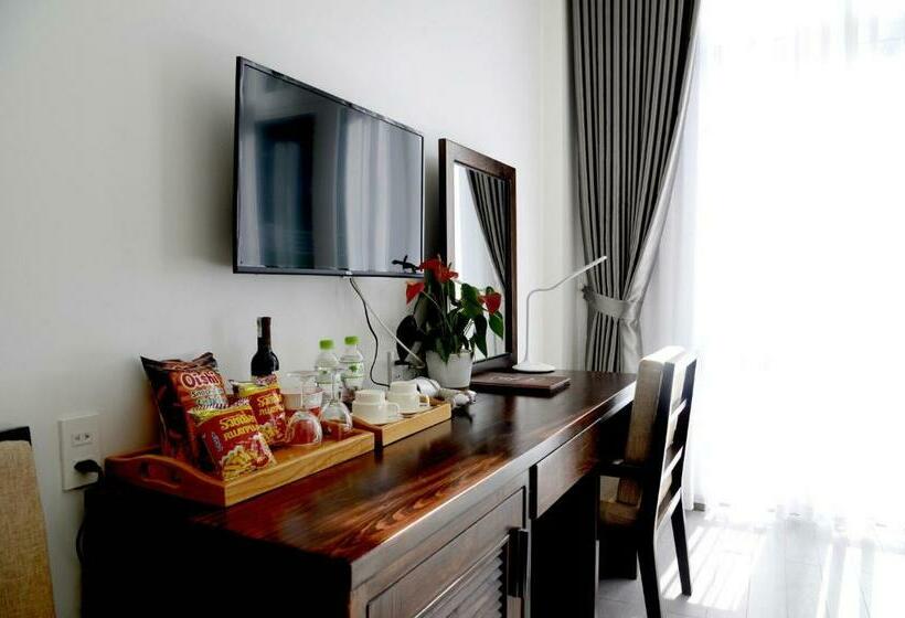 اتاق استاندارد با بالکن, La Pense E Hotel   Dalat