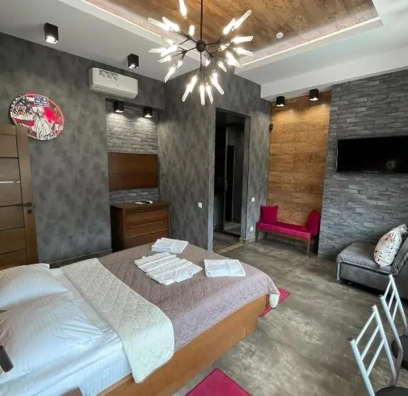 Cameră Triplă Deluxe, Levanevsky